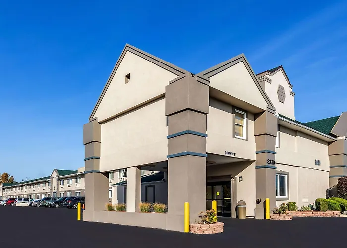 Magnuson Detroit AirportAirport Hotel